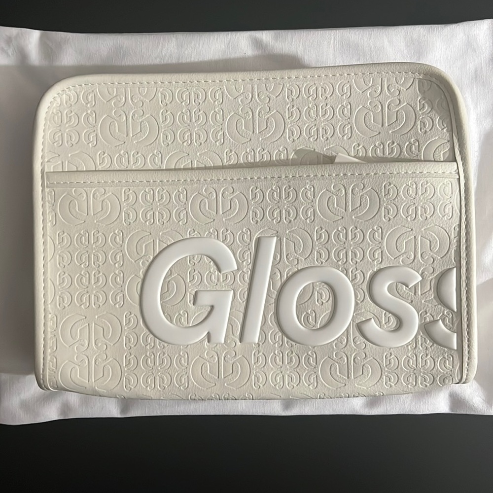 Glossier Holiday 2021 Limited Edition White Makeup Bag (new)